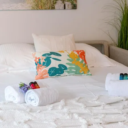 Apartman Fresh And Trendy, Completely Renovated Flat With Front Terrace And Side View Of The Dunes And The Sea Nieuwpoort