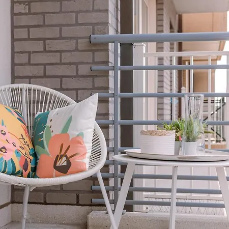 Apartman Fresh And Trendy, Completely Renovated Flat With Front Terrace And Side View Of The Dunes And The Sea Nieuwpoort